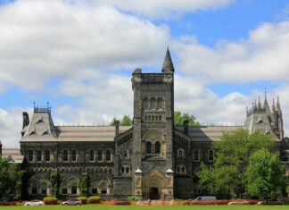 Students Cover Bathroom Mirrors with Messages