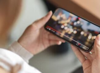 घाटमपुर तहसील में मारपीट का VIDEO वायरल, महिला और बेटियों ने वैज्ञानिक को पीटा