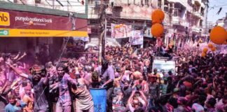 सात किलोमीटर तक झूमता रहा कानपुर, धूमधाम से निकला गंगा मेला