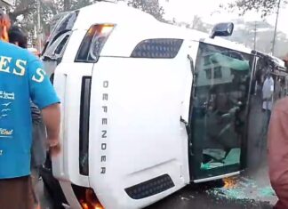 तेज रफ्तार डिफेंडर पलटी! विधायक के रिश्तेदार की दबंगई पर उठे सवाल | सड़क पर हड़कंप