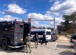 अमेरिका में सिनागॉग पर कार चढ़ाकर हमला, फायरिंग के बाद संदिग्ध ढेर; मिशिगन में मचा हड़कंप