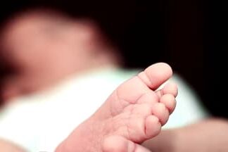 प्रयागराज में दिल दहला देने वाली घटना: मां ने चार माह के मासूम बेटे की ईंट से मारकर हत्या