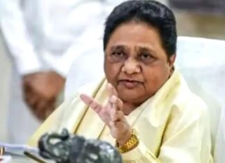 बसपा प्रमुख मायावती ने कांशीराम के नाम पर राजनीति करने वालों पर निशाना साधा।