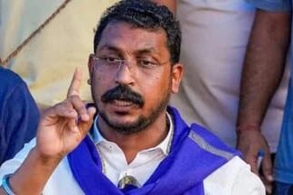 मंच से गरजे चंद्रशेखर आजाद, विरोधियों को दी खुली चेतावनी