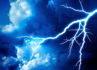 झांसी में आकाशीय बिजली से फैक्ट्री में महाविस्फोट, 1 की मौत, 3 झुलसे