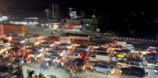 गैस रिसाव से लखनऊ-अयोध्या हाईवे बंद, हजारों वाहन फंसे