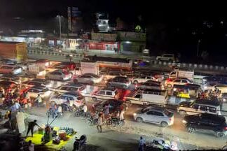 गैस रिसाव से लखनऊ-अयोध्या हाईवे बंद, हजारों वाहन फंसे