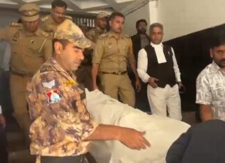 कानपुर कोर्ट में सनसनी: 5वीं मंजिल से कूदकर 23 वर्षीय अधिवक्ता ने दी जान, व्हाट्सएप स्टेटस बना जांच का अहम सुराग