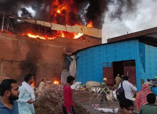 कानपुर की राखी मंडी में फैक्ट्री में लगी भीषण आग, घंटों बाद पाया गया काबू