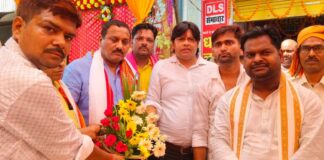 Barabanki News: धारा लक्ष्य समाचार का चतुर्थ स्थापना दिवस धूमधाम से संपन्न, विधायक दिनेश रावत ने काटा केक, निष्पक्ष पत्रकारिता की सराहना