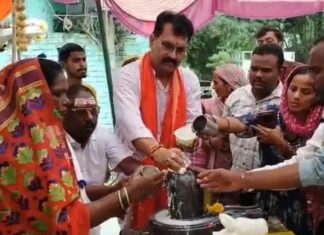 Unnao Temple News: खंडित मूर्तियों की जगह सिद्धेश्वर महादेव मंदिर में नई प्रतिमाओं की प्राण प्रतिष्ठा, उमड़े शिवभक्त