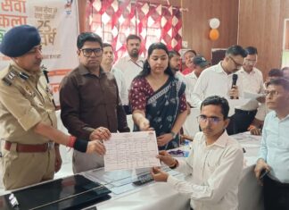 Unnao News: सफीपुर संपूर्ण समाधान दिवस में पहुंचीं 201 शिकायतें, 19 का मौके पर निस्तारण