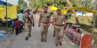 जयरामपुर मेले में सीओ रवि प्रकाश सिंह ने किया पैदल मार्च, सुरक्षा व्यवस्था का लिया जायजा