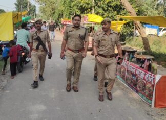 जयरामपुर मेले में सीओ रवि प्रकाश सिंह ने किया पैदल मार्च, सुरक्षा व्यवस्था का लिया जायजा